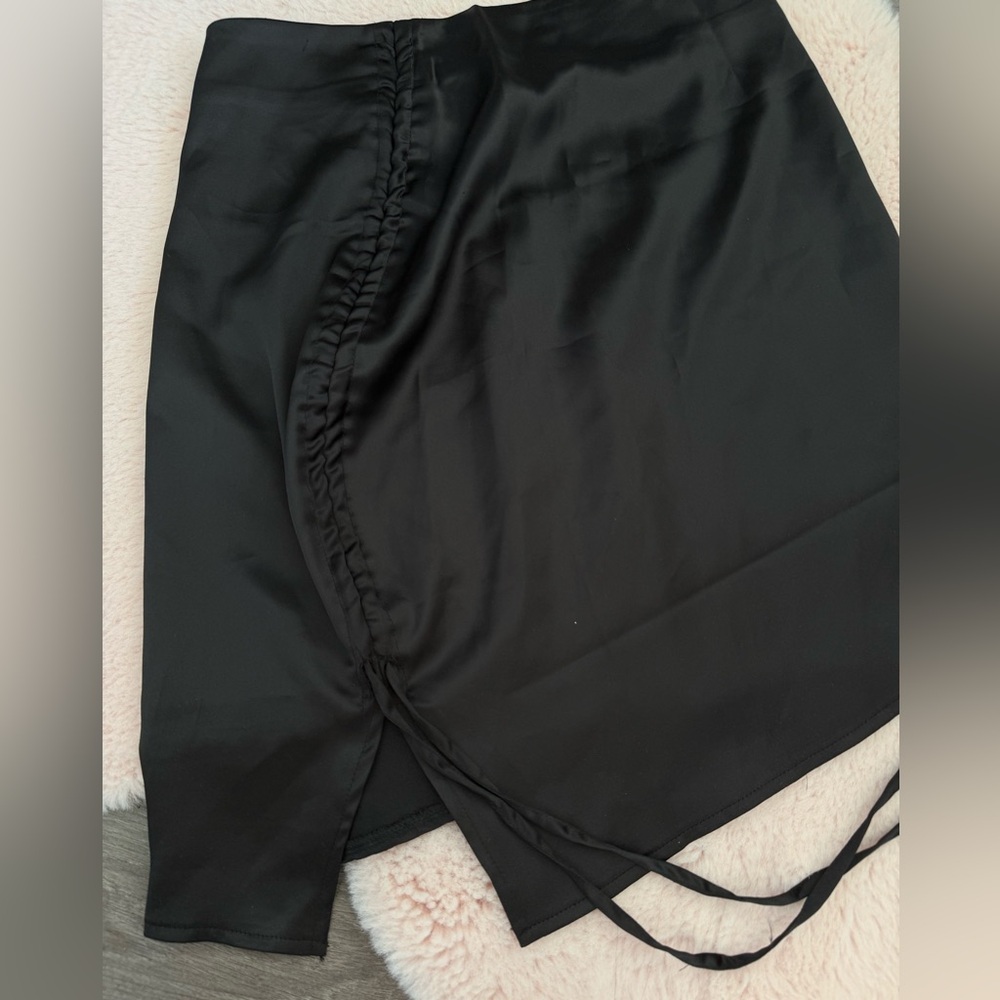 Elegant Black Ruched Skirt/ Size:S - Picture 4 of 9
